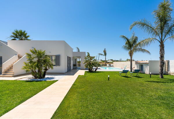 Villa Nica: Buitenkanten, Tuin