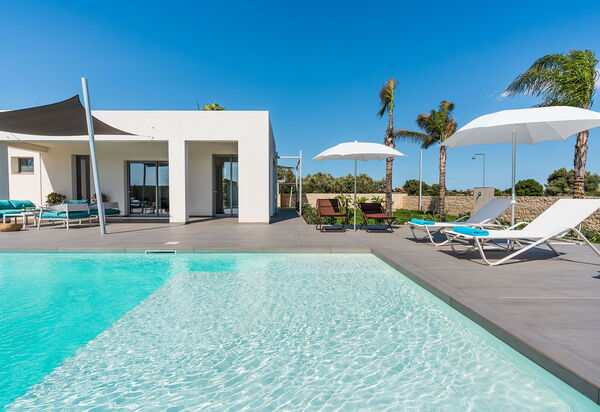 Villa Nica: Buitenkanten, Buitenshuis, zwembad