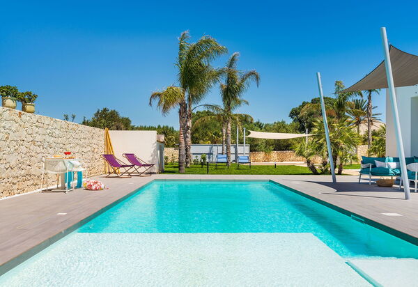 Villa Nica: Buitenshuis, zwembad