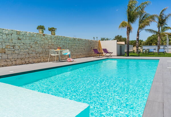 Villa Nica: Buitenshuis, zwembad