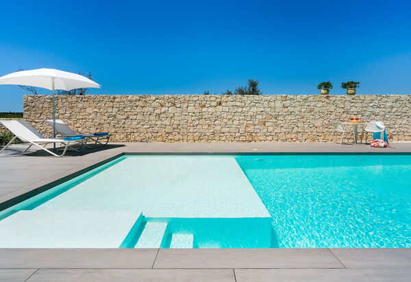 Villa Nica: Buitenshuis, zwembad