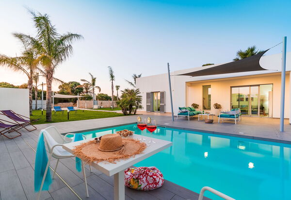 Villa Nica: Buitenshuis, zwembad