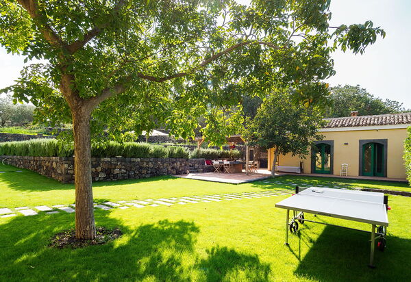 Villa Nerello: Extérieur, Jardin