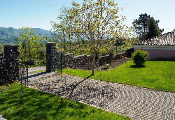 Villa Nerello: Entrée principale, Extérieur