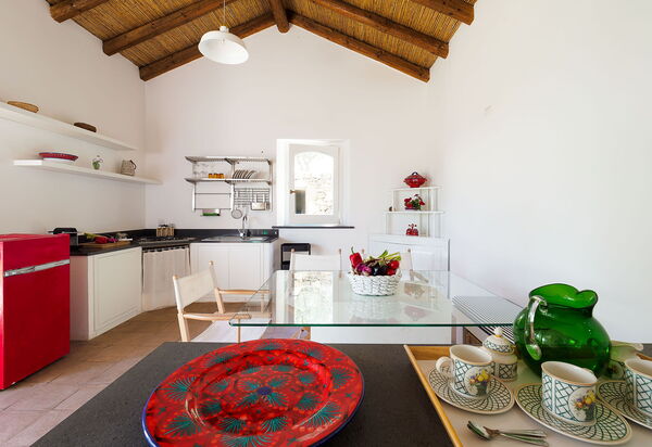 Villa Nerello: Cuisine, Salle à manger