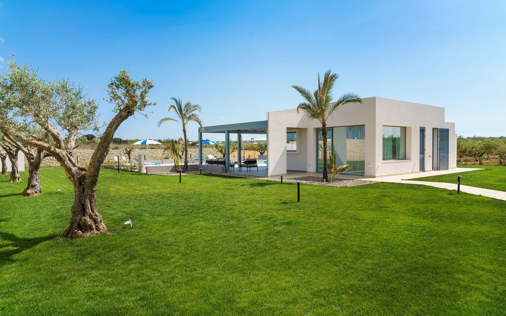 Villa Mia: Have, Udvendige