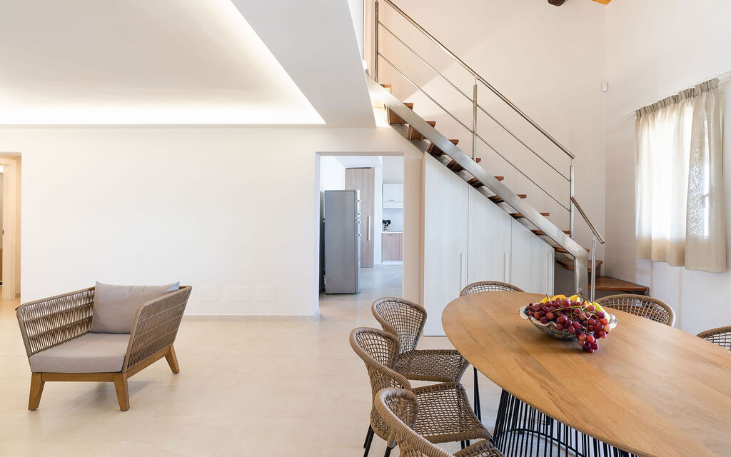 Mare Del Sud: Dining Room, Living Room