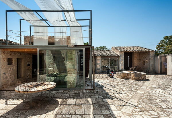 Villa Edicole: Buitenkanten, Buitenshuis