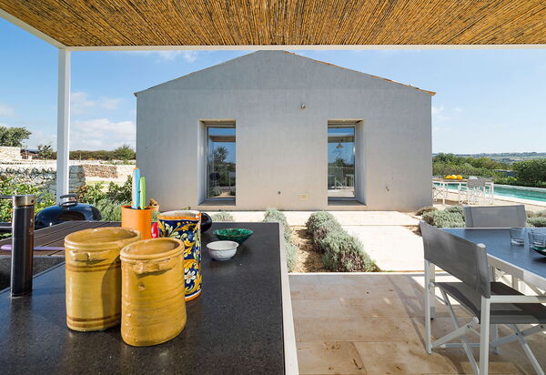 Villa Hybla: Balkon / terras / patio, Buitenshuis