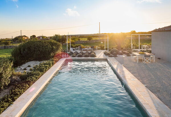 Villa Hybla: Buitenshuis, zwembad