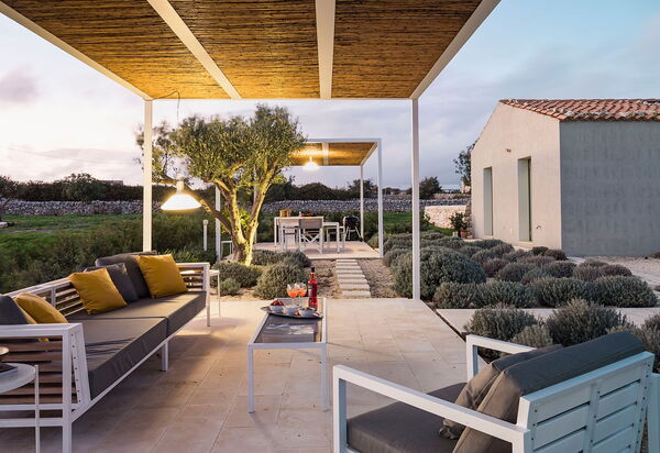 Villa Hybla: Balkon / terras / patio, Buitenshuis