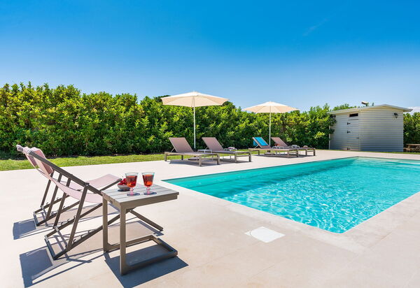 Villa Girasole: бассейн