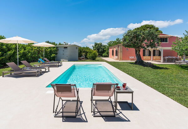 Villa Girasole: бассейн, Экстерьеры