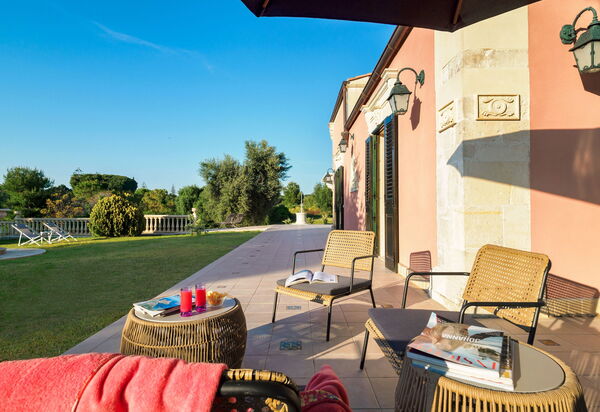 Villa Girasole: Сад