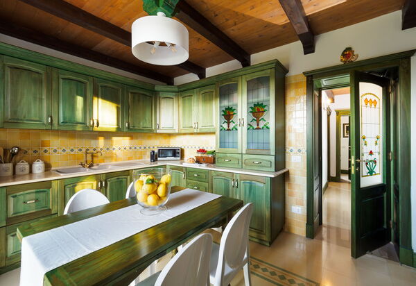 Villa Girasole: Кухня, Столовая