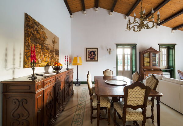 Villa Girasole: Гостиная, Столовая