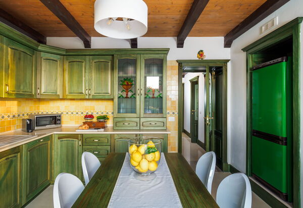 Villa Girasole: Кухня, Столовая