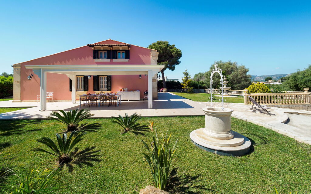 Villa Girasole: Building Exterior, Garden
