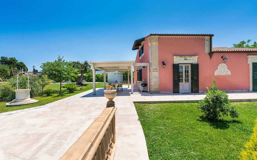 Villa Girasole: Building Exterior, Garden