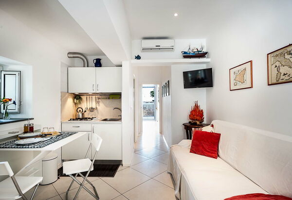 Galatea: Cuisine, Salle à manger, Salon