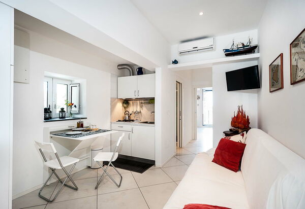 Galatea: Cuisine, Salle à manger, Salon