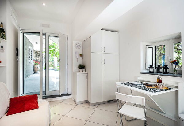 Galatea: Cuisine, Salle à manger, Salon