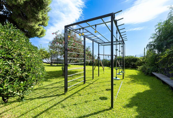 Galatea: Extérieur, Jardin