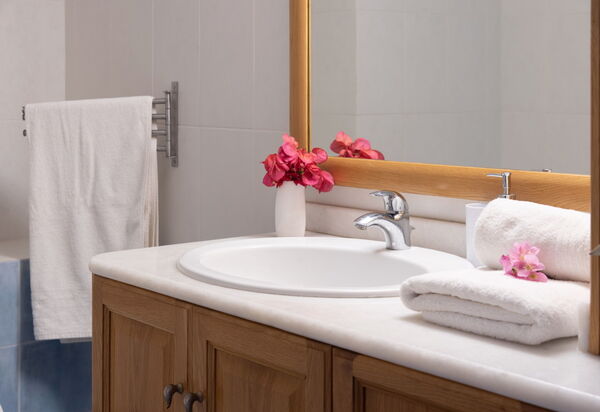 Aria: Bathroom, Bedroom
