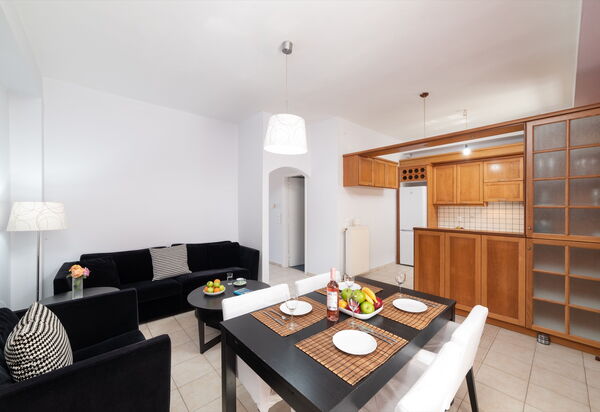 Aria: Dining Room, Kitchen, Living Room