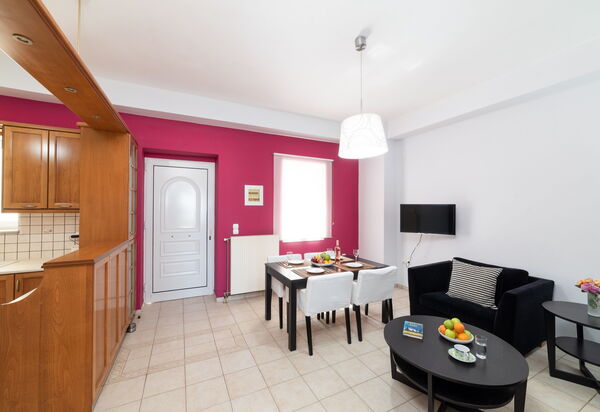 Aria: Dining Room, Kitchen