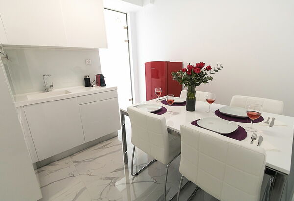 Aria: Dining Room, Kitchen