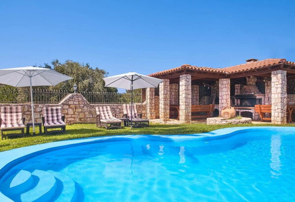 Villa Milon: бассейн