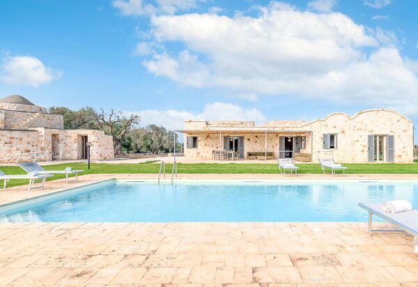 Villa Trullina: бассейн, Открытый