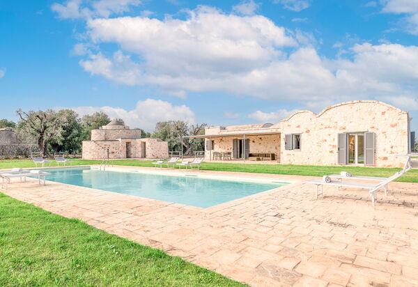 Villa Trullina: бассейн, Открытый, Сад