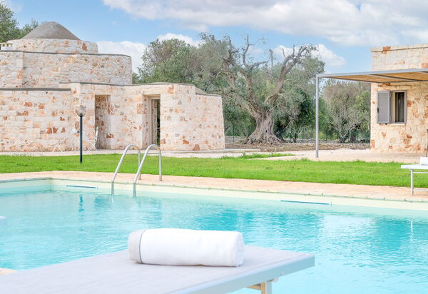 Villa Trullina: бассейн, Открытый, Сад