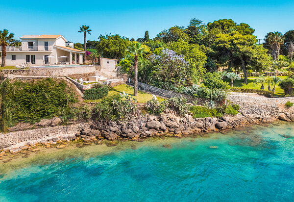 Villa Artemare: Взгляды