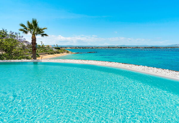 Villa Artemare: бассейн, Взгляды, Открытый, Экстерьеры