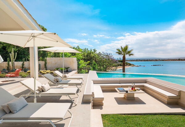 Villa Artemare: бассейн, Взгляды, Открытый, Сад, Экстерьеры