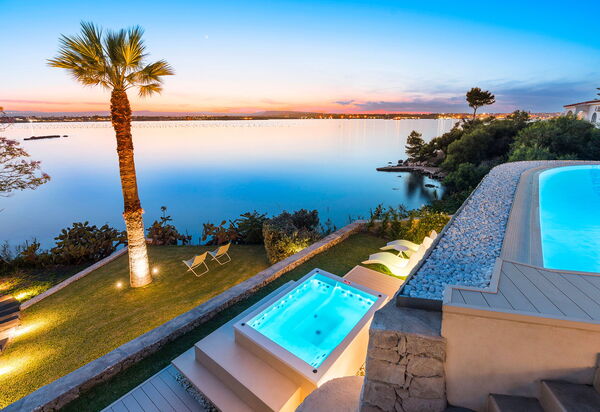 Villa Artemare: бассейн, Взгляды, джакузи, Открытый, Сад, Экстерьеры