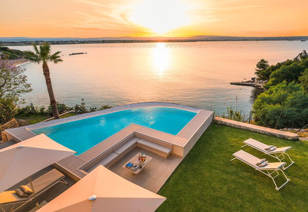 Villa Artemare: бассейн, Взгляды, Открытый, Сад, Экстерьеры