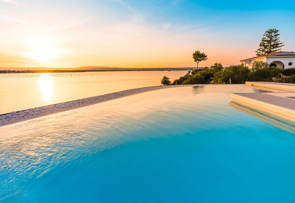 Villa Artemare: бассейн, Взгляды, Открытый, Экстерьеры