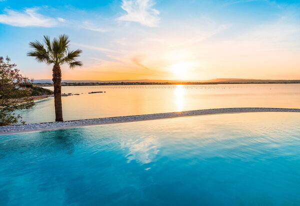 Villa Artemare: бассейн, Взгляды, Открытый, Экстерьеры