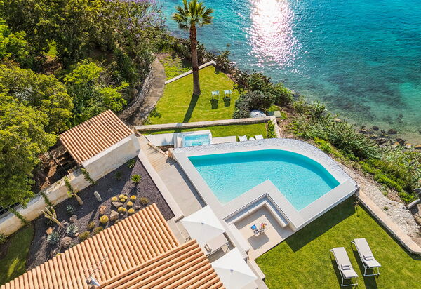 Villa Artemare: бассейн, Взгляды, Открытый, Сад, Экстерьеры