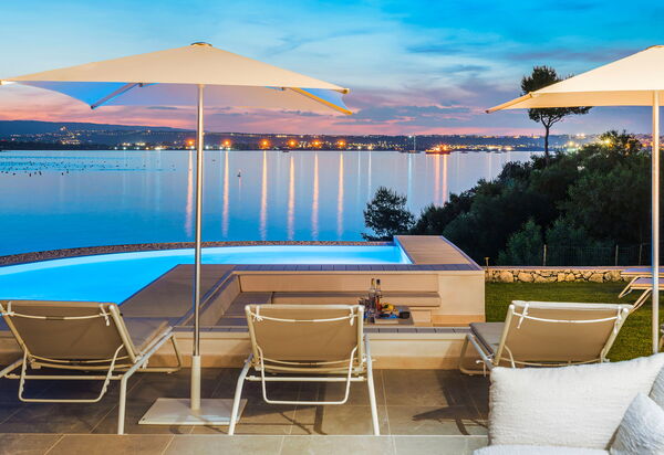 Villa Artemare: бассейн, Взгляды, Открытый, Экстерьеры