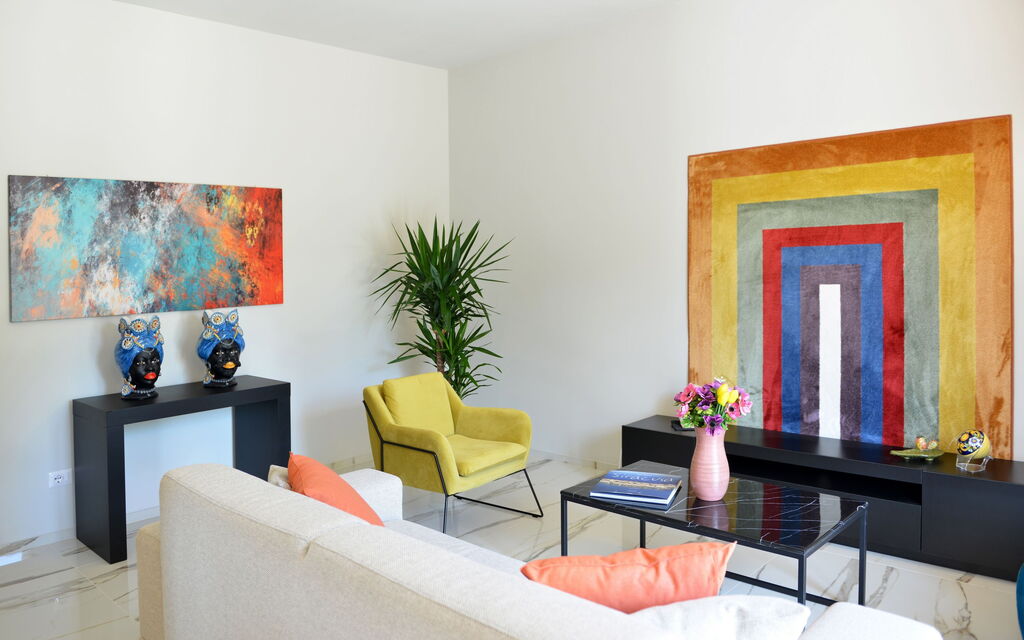 Villa Pica: Living Room