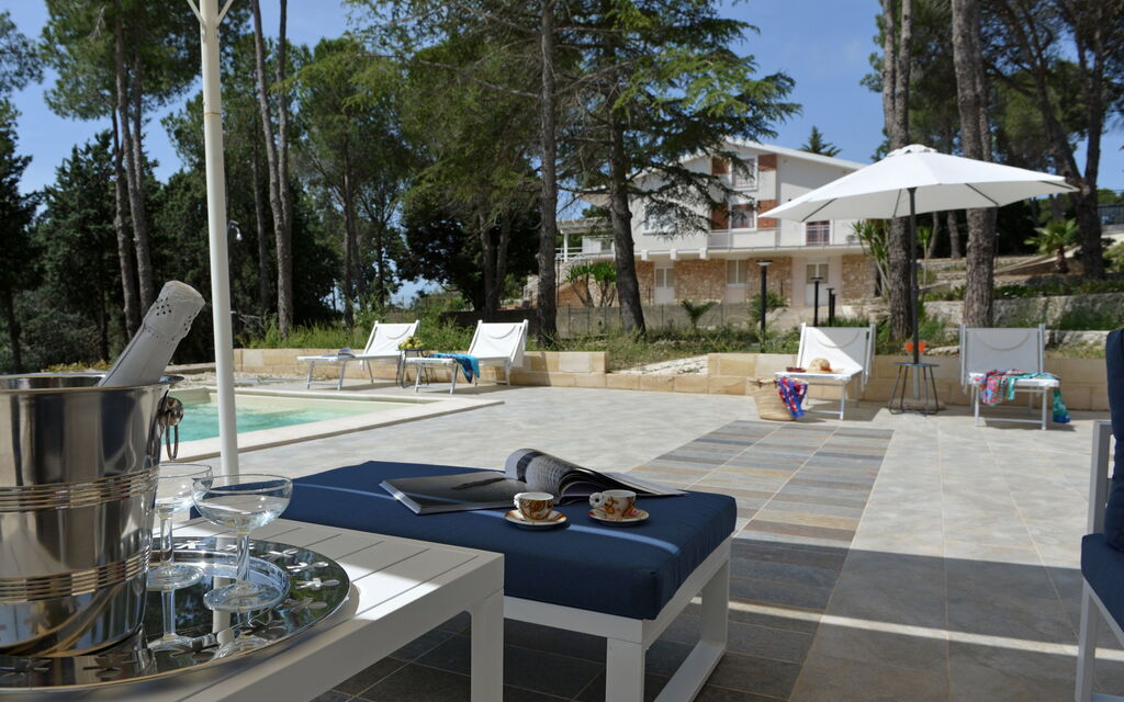 Villa Pica: Garden, Outdoor, Pool, Summer