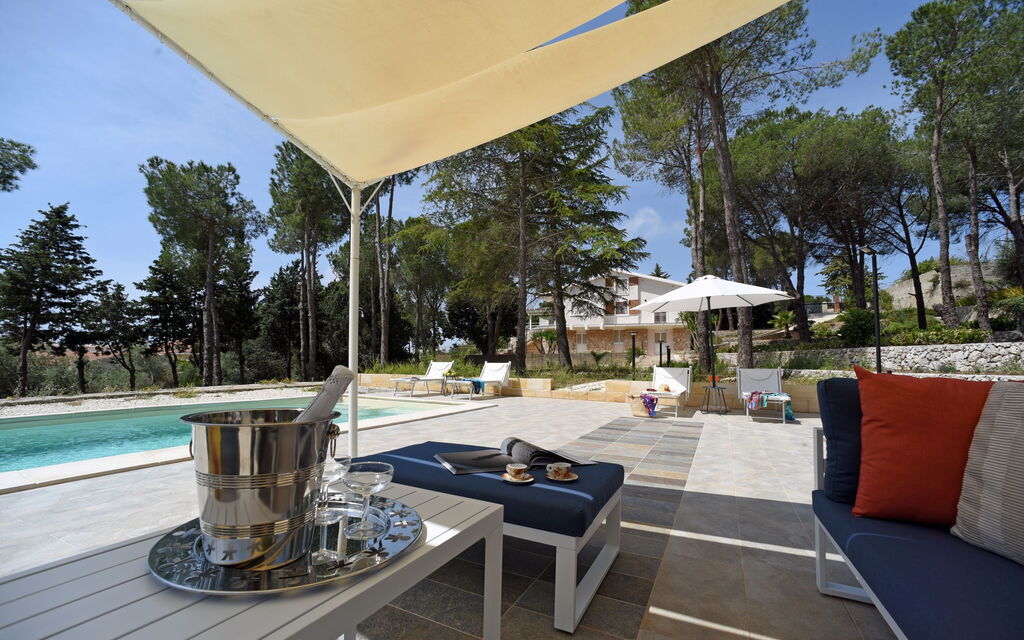 Villa Pica: Outdoor, Pool, Summer