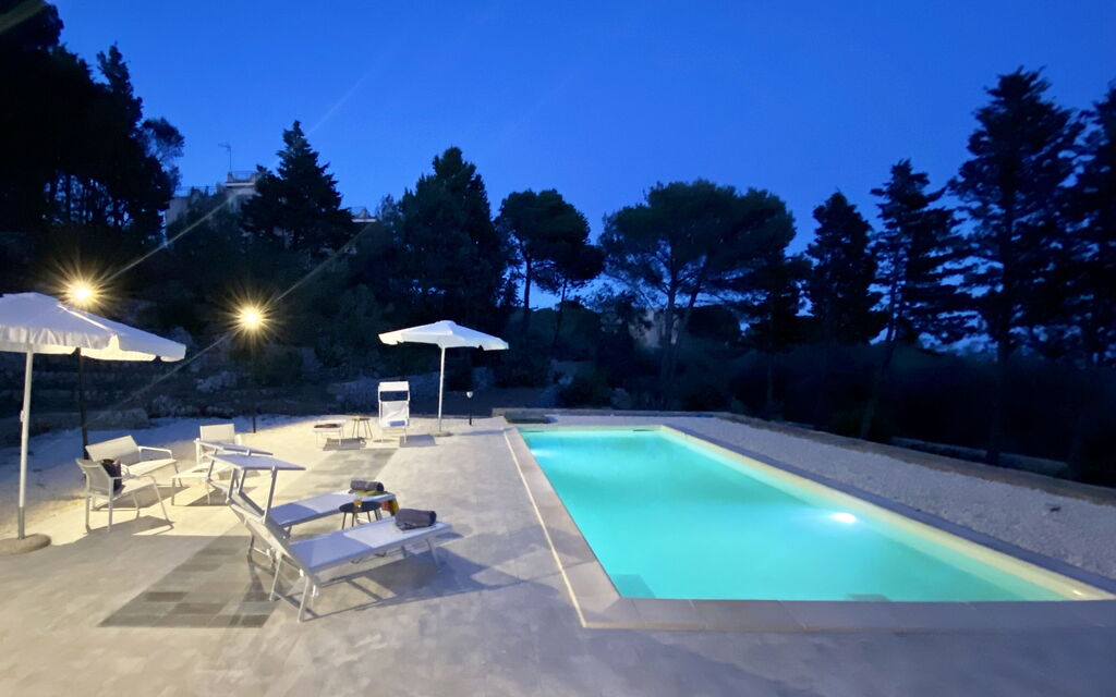 Villa Pica: Outdoor, Pool