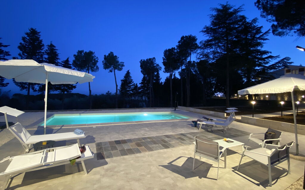 Villa Pica: Outdoor, Pool