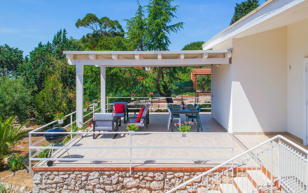Villa Pica: Balcony / Terrace / Patio, Building Exterior, Outdoor